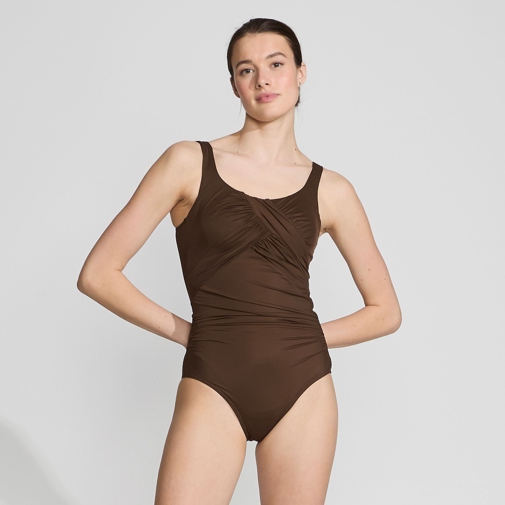 Lands' End Women's SlenderSuit Carmela One Piece Swimsuit EUC